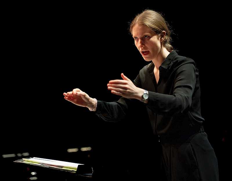Elisabeth Tzschentke dirigiert Cantamus Gießen bei den European Choir Games 2025 © INTERKULTUR Jonas Persson